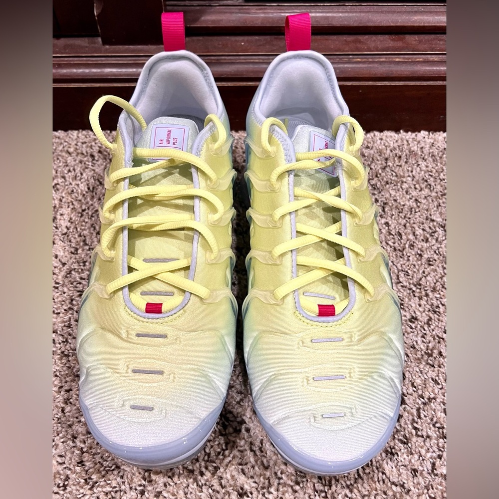 Size 11 Women’s. Nike Vapor ProMax. Never worn except to try on.